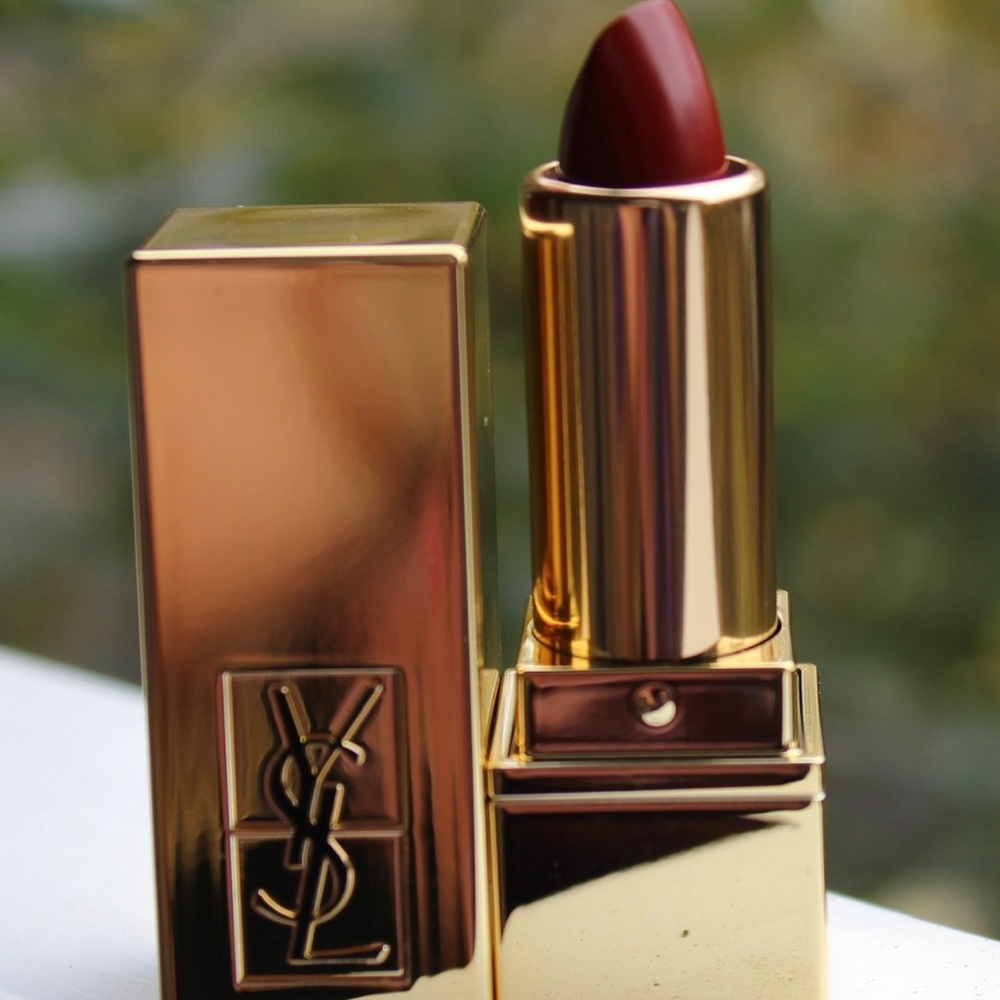 YSL ROUGE PUR
COUTURE MINI
LIPSTICK Shade 83 - Fiery Red